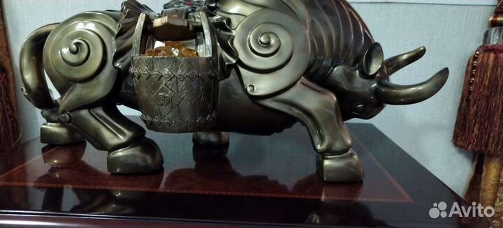 Статуэтка бык