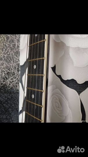 Акустическая гитара