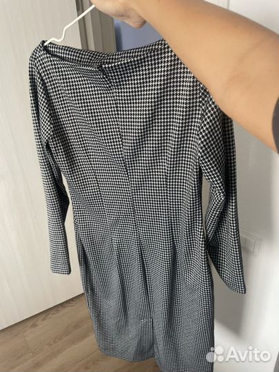 Платье строгое