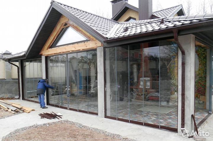 Безрамное раздвижное остекление