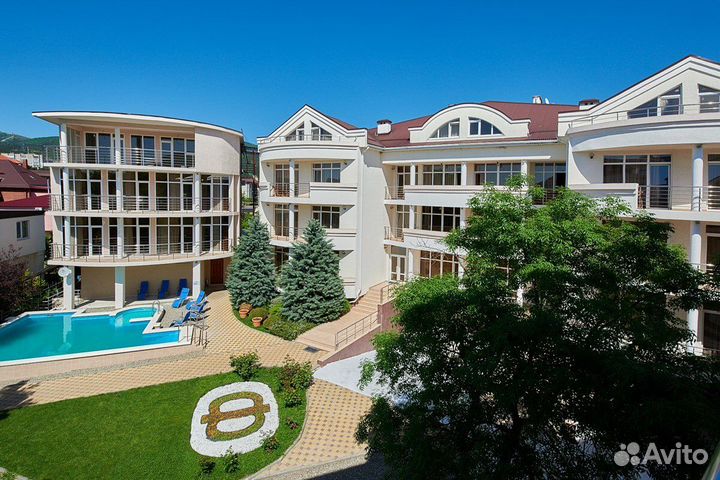 Кухонный рабочий с проживанием