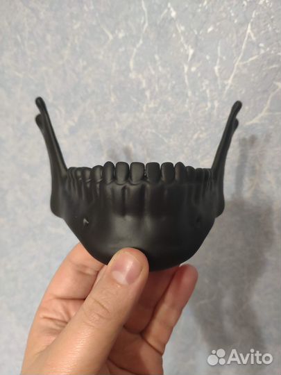 Маска-статуэтка Higgs Death Stranding