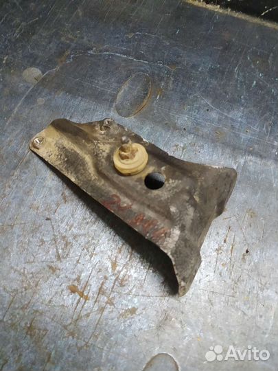 Кронштейн крыла Volkswagen Golf V