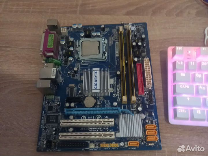 Материнская плата с процессором и памятью