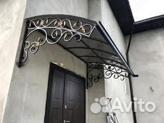 Козырек над крыльцом