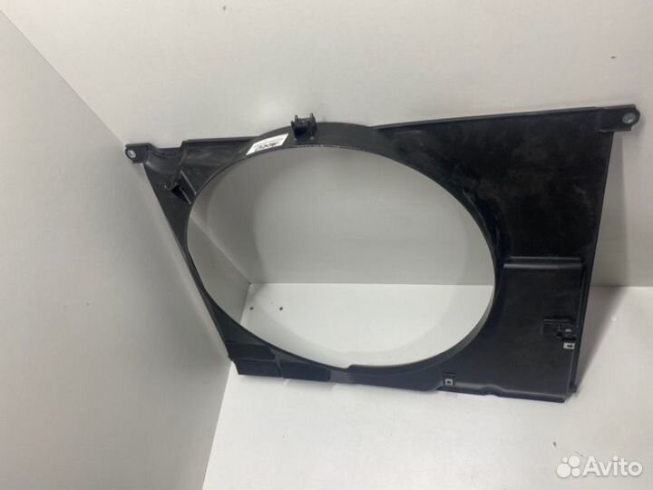 Диффузор вентилятора передний Toyota Land-Cruiser