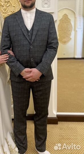 Мужской классический костюм тройка