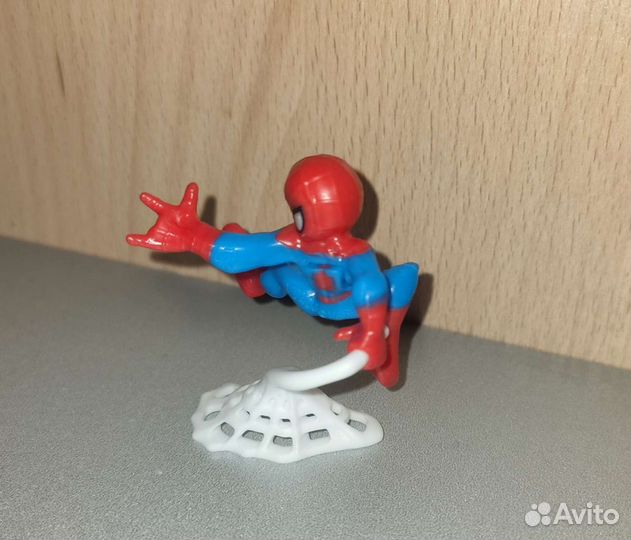 Фигурки из киндера DC