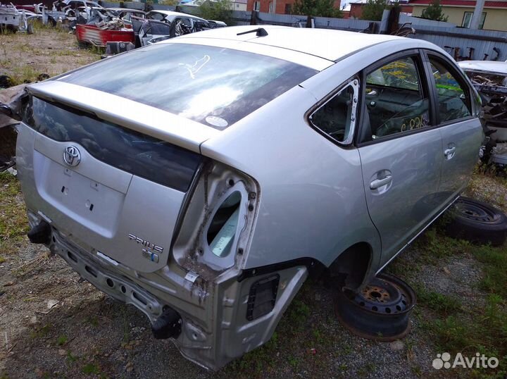 Дверь пятая (задняя) Toyota Prius NHW 20