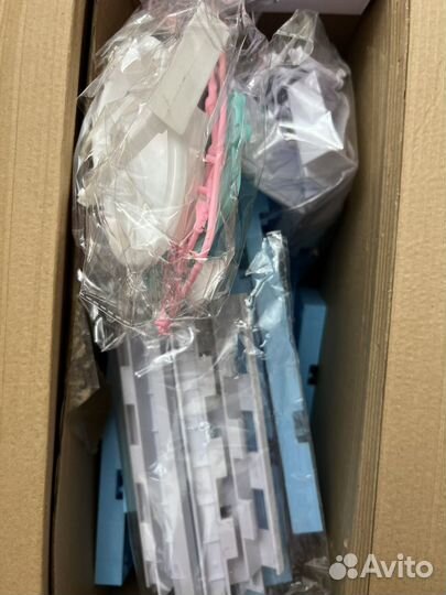 Кукольный домик с мебелью и куклами