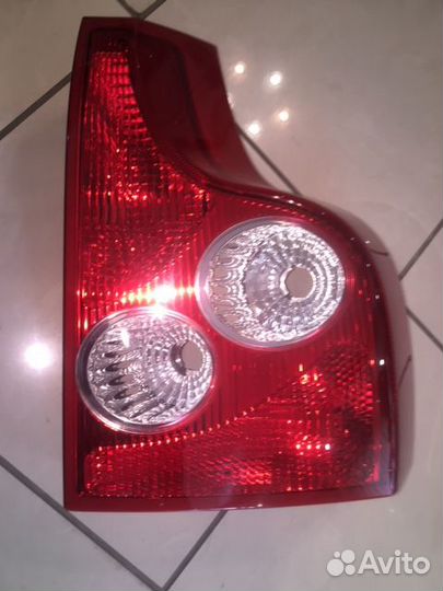 Продам заднюю правую фару на Volvo XC90