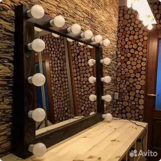 Гримерное зеркало с лампочками