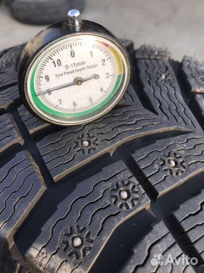 Michelin X-Ice North 4 215/65 R16