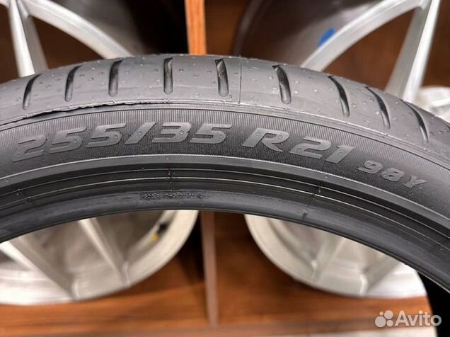 Pirelli P Zero PZ4 255/35 R21