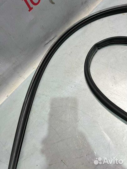Уплотнитель двери RIO 2011-2017 перед лев проёма н