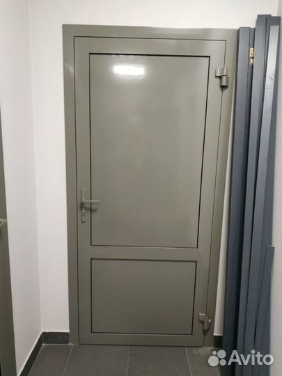 Дверь входная алюминиевая
