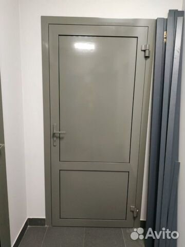 Дверь входная алюминиевая