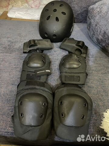 Шлем,наколенники,налокотники,перчатки