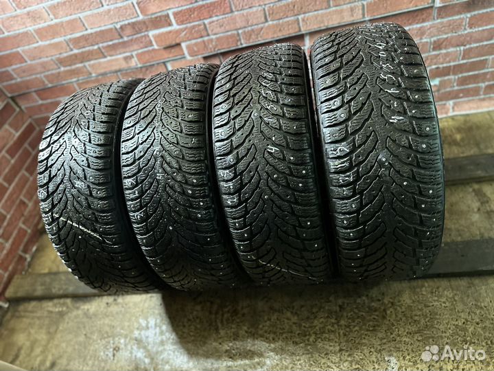 Nokian Tyres Hakkapeliitta 9 215/60 R16 99T
