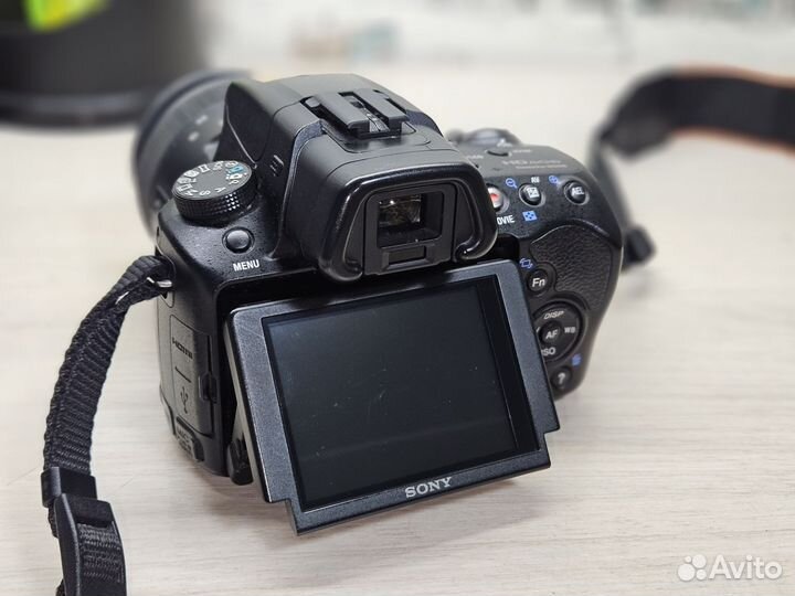Зеркальный фотоаппарат Sony Alpha SLT-A37