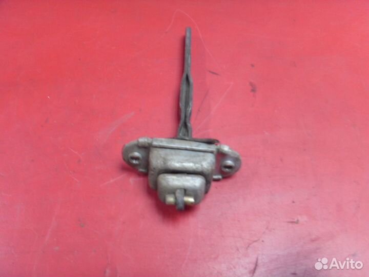 Ограничитель двери 824300M000 Nissan Pulsar (N15)