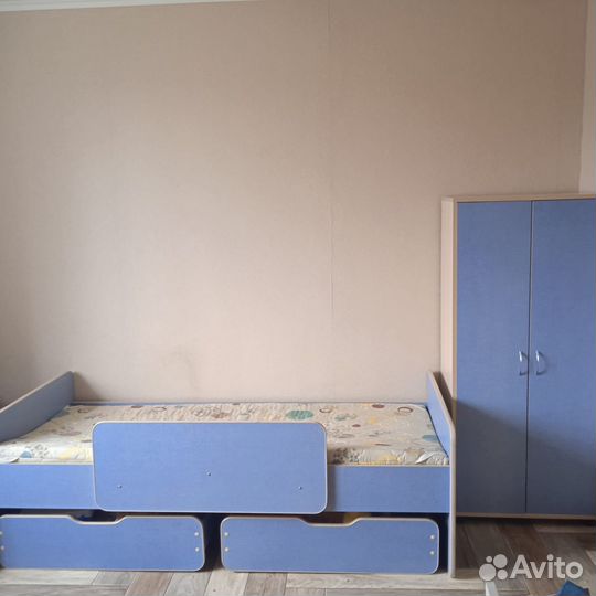 Детскую кровать + 2 ящика+ шкаф+ матрас