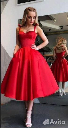 Темно-красное бальное платье