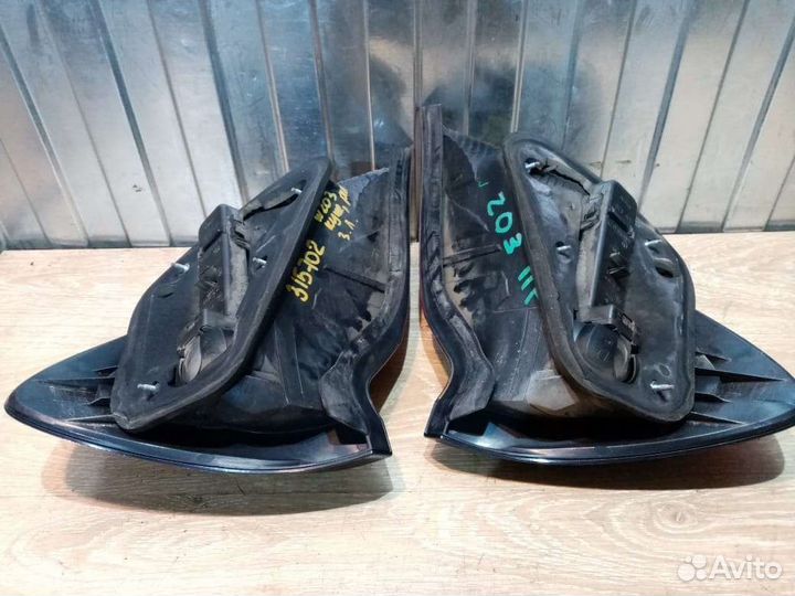 Фонарь задний Mercedes Benz C200 W203