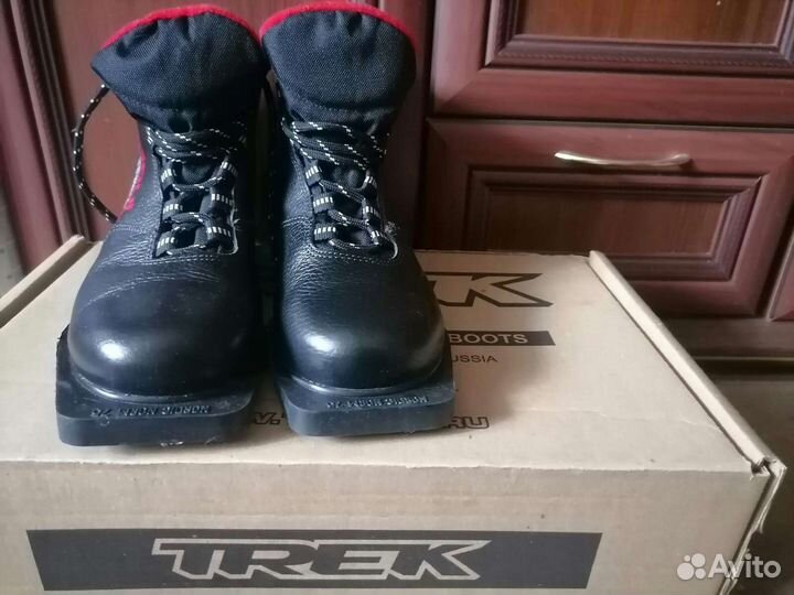 Лыжные ботинки, лыжи