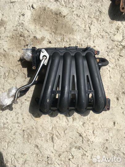 Впускной коллектор Шевроле Спарк 1.0л. B10S1