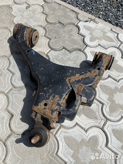 Нижний рычаг lexus lx450d