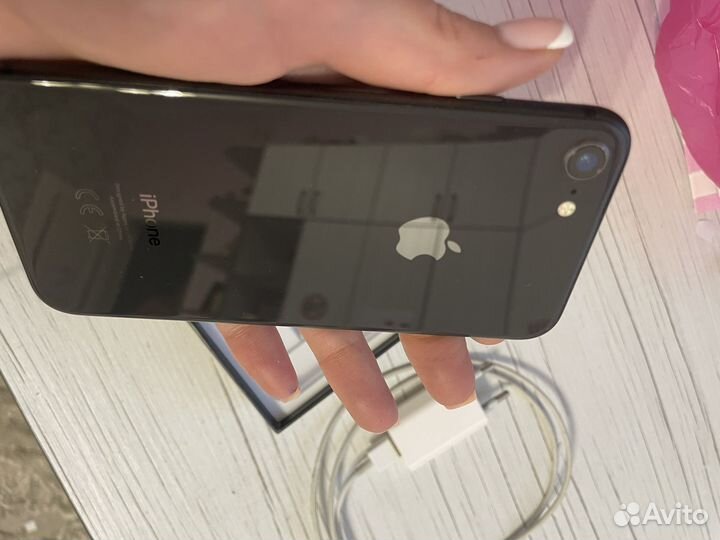 Телефон iPhone 8 64 gb
