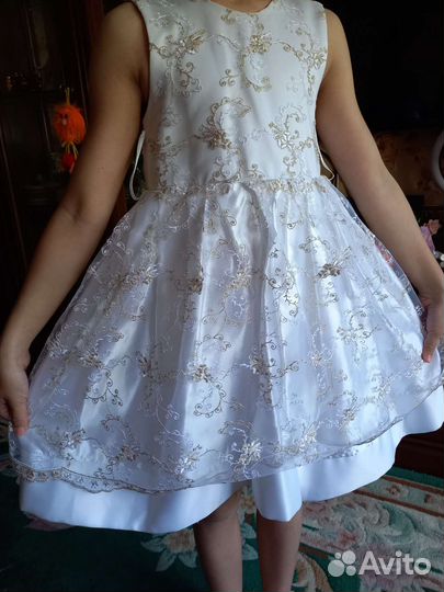 Платье праздничное