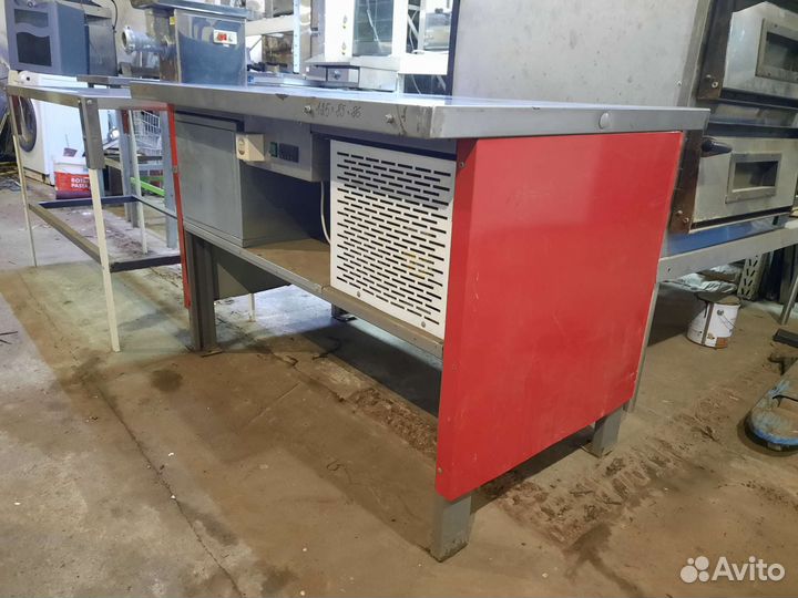 Стол с охлаждаемой поверхностью из нержавейки