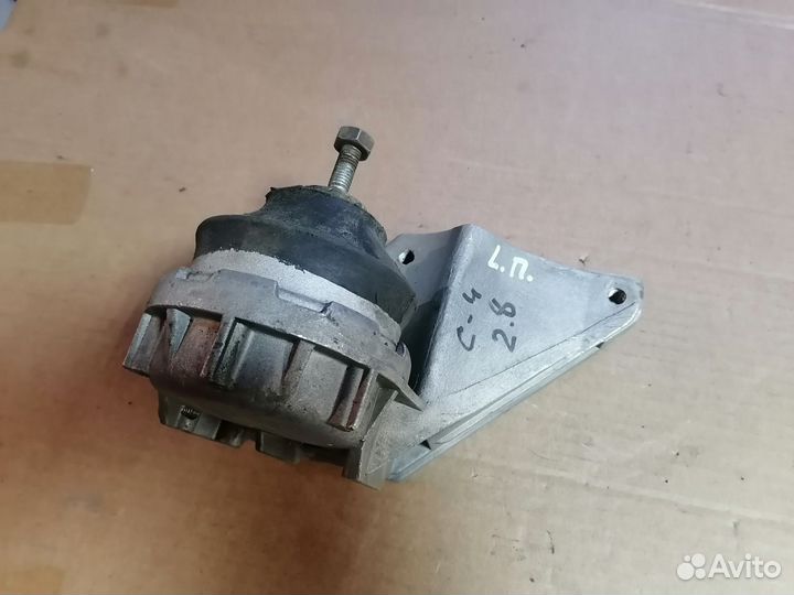 Опора двс левая Ауди 100,А6 С4,2.6/2.8л