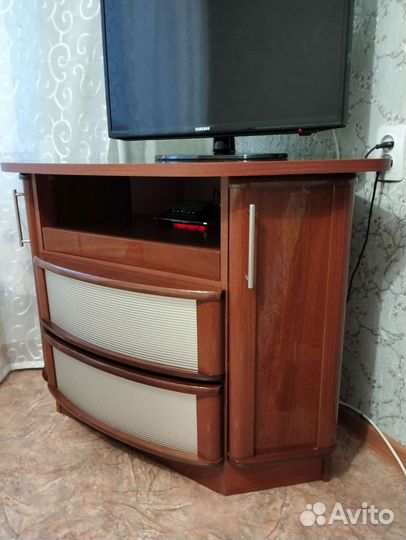 Тумба под телевизор