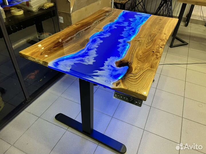 Стол из эпоксидной смолы и слэба Геймер