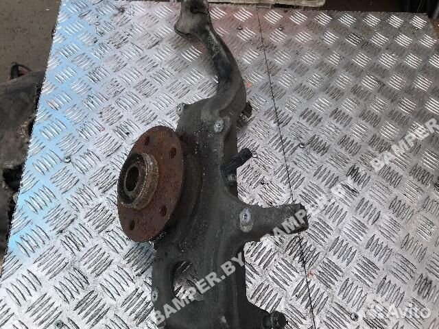 Кулак поворотный правый Audi A4 2009