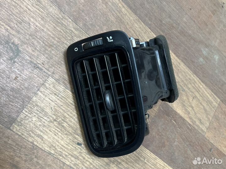 Дефлектор воздуховода на торпеду правый polo