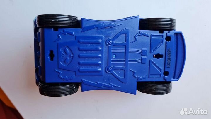 Герои в масках Кэтбой с машиной