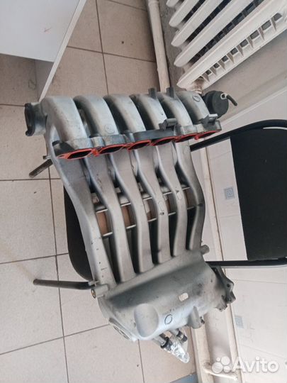 Впускной коллектор Volkswagen Touareg 3.2 V6 AZZ