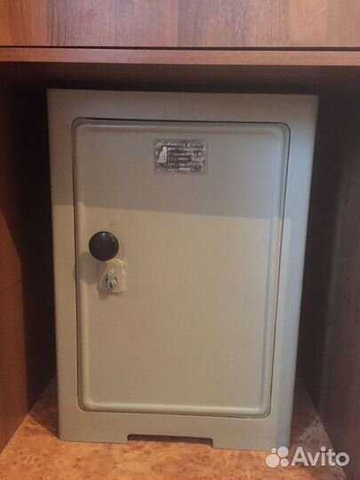 Сейф металлический