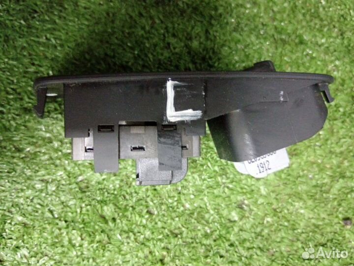 Блок управления стеклоподъемниками передний левый