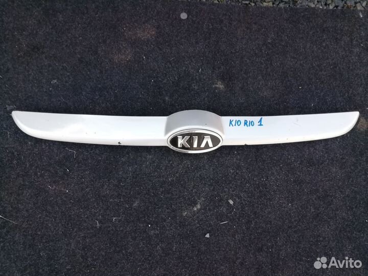 Молдинг решетки радиатора Киа Рио 1