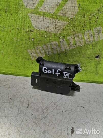 Моторчик заслонки отопителя Фольксваген Гольф 6