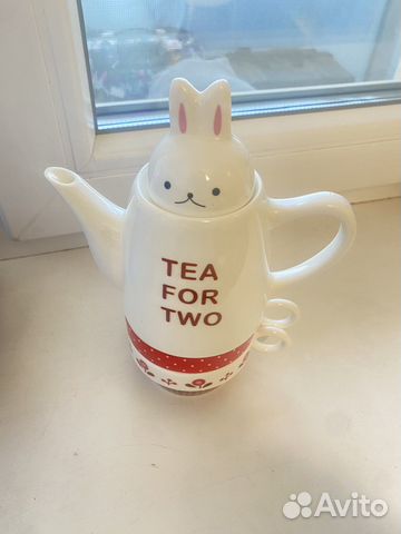 Заварочный чайник и чашки