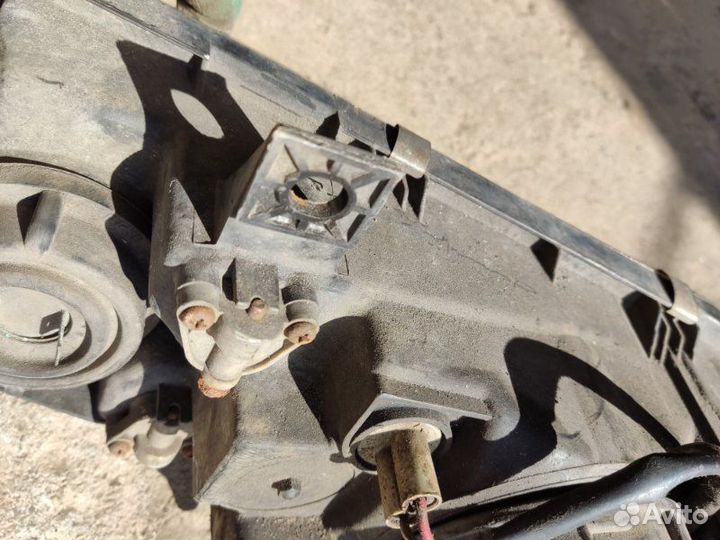 Фара правая Mitsubishi Galant седан 2.0I 1995