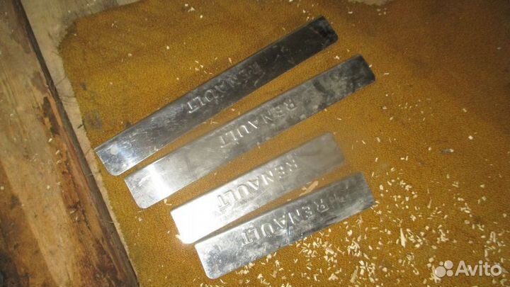 Накладки на пороги Logan 2. Sandero