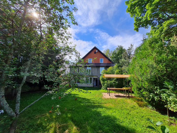 Дом 324 м² на участке 8,2 сот.