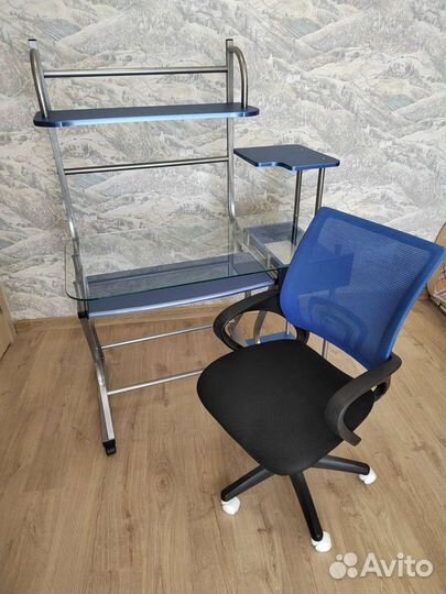 Компьютерный стол стеклянный б/у. Стул в подарок